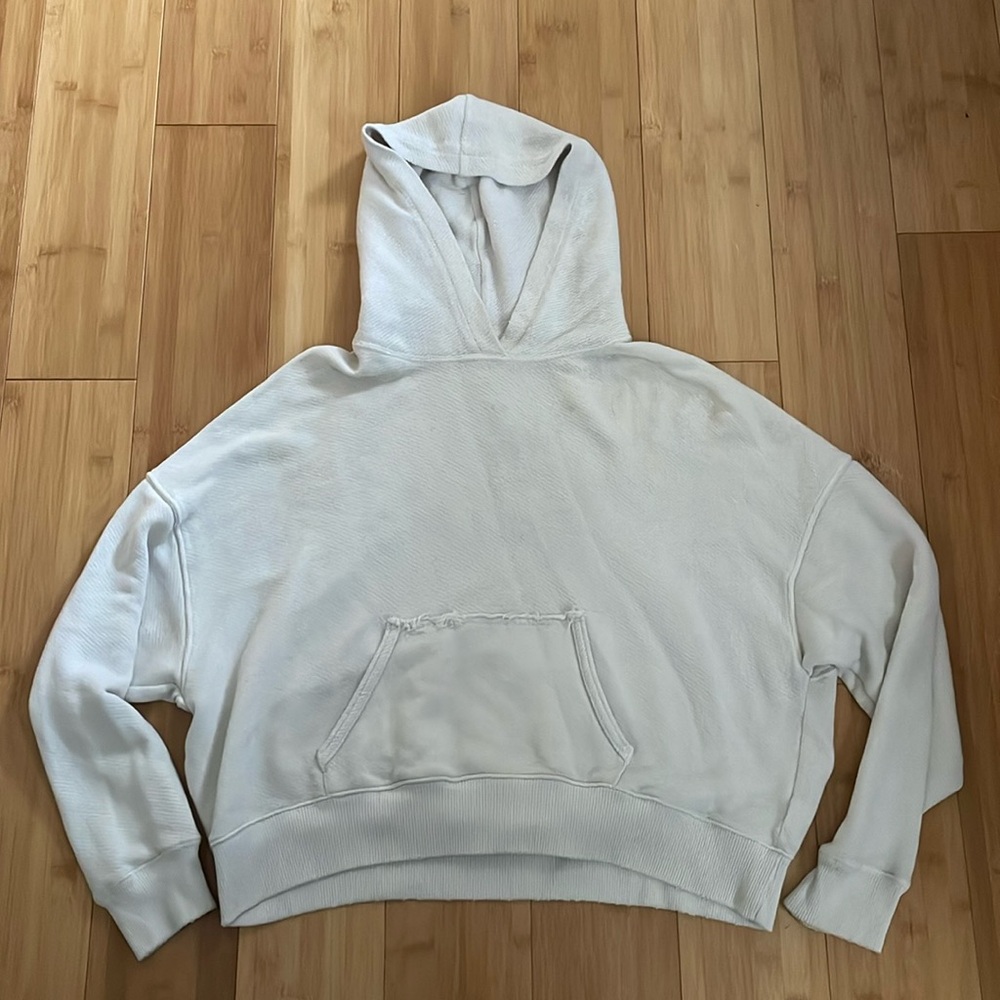 White American Eagle sweatshirt